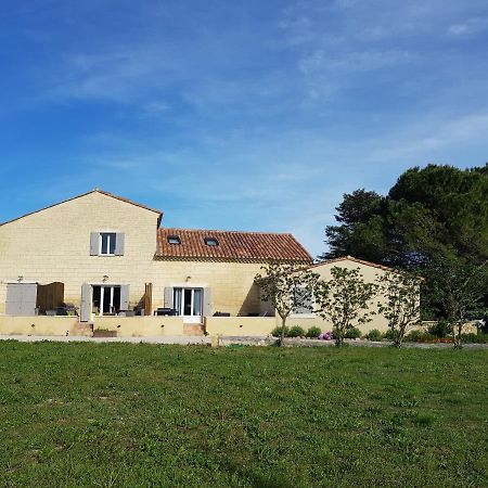 Le Mas Saint Jean Mezoargues Exterior photo
