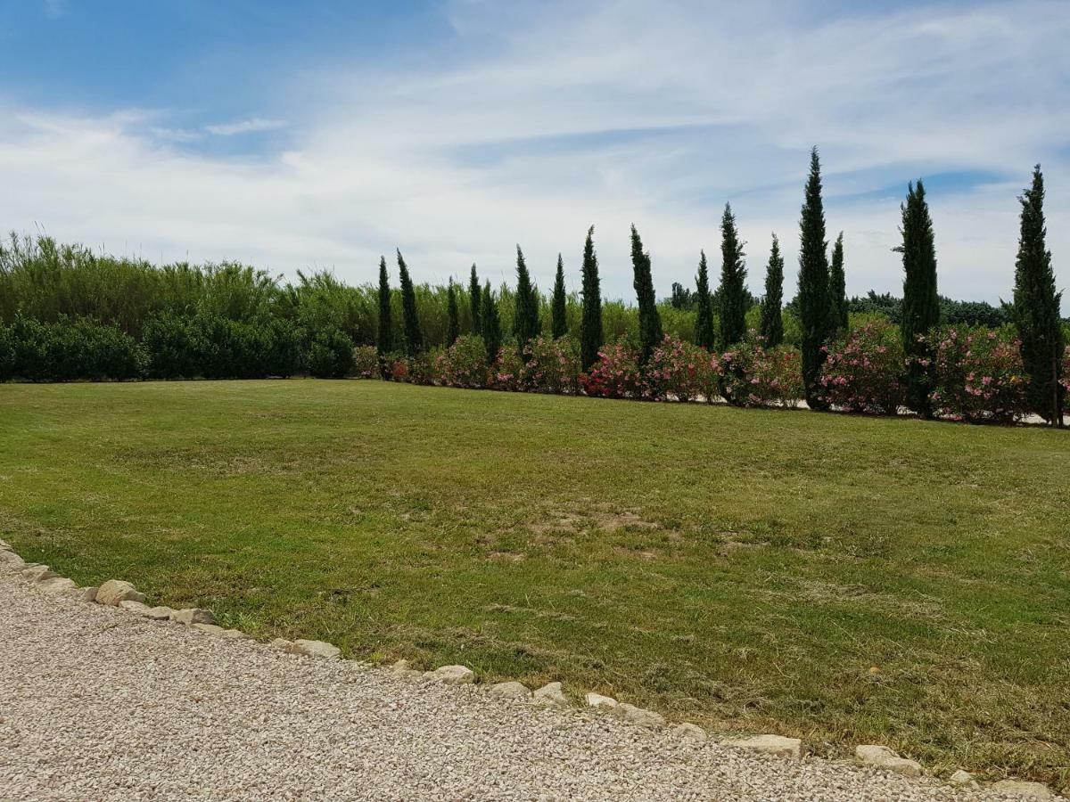 Le Mas Saint Jean Mezoargues Exterior photo